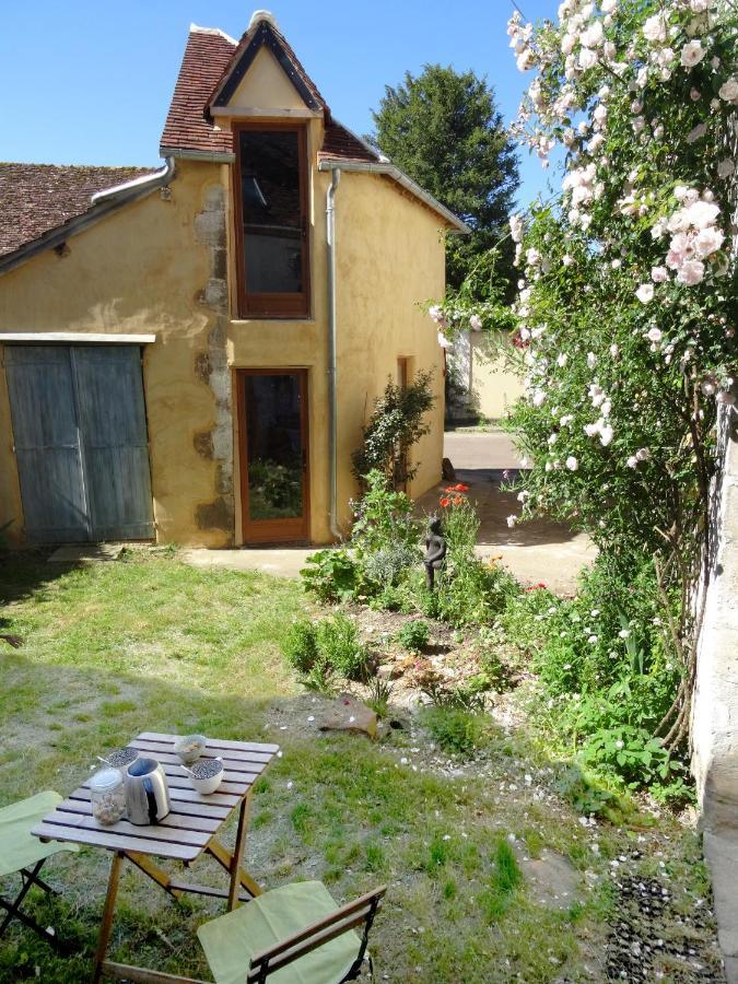 Bed and Breakfast L'Escalier Des Reves Saint-Sauveur-en-Puisaye Zewnętrze zdjęcie