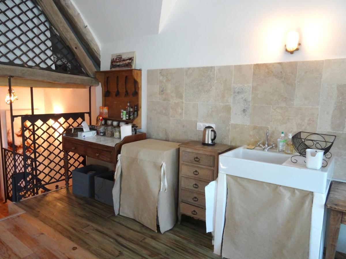 Bed and Breakfast L'Escalier Des Reves Saint-Sauveur-en-Puisaye Zewnętrze zdjęcie